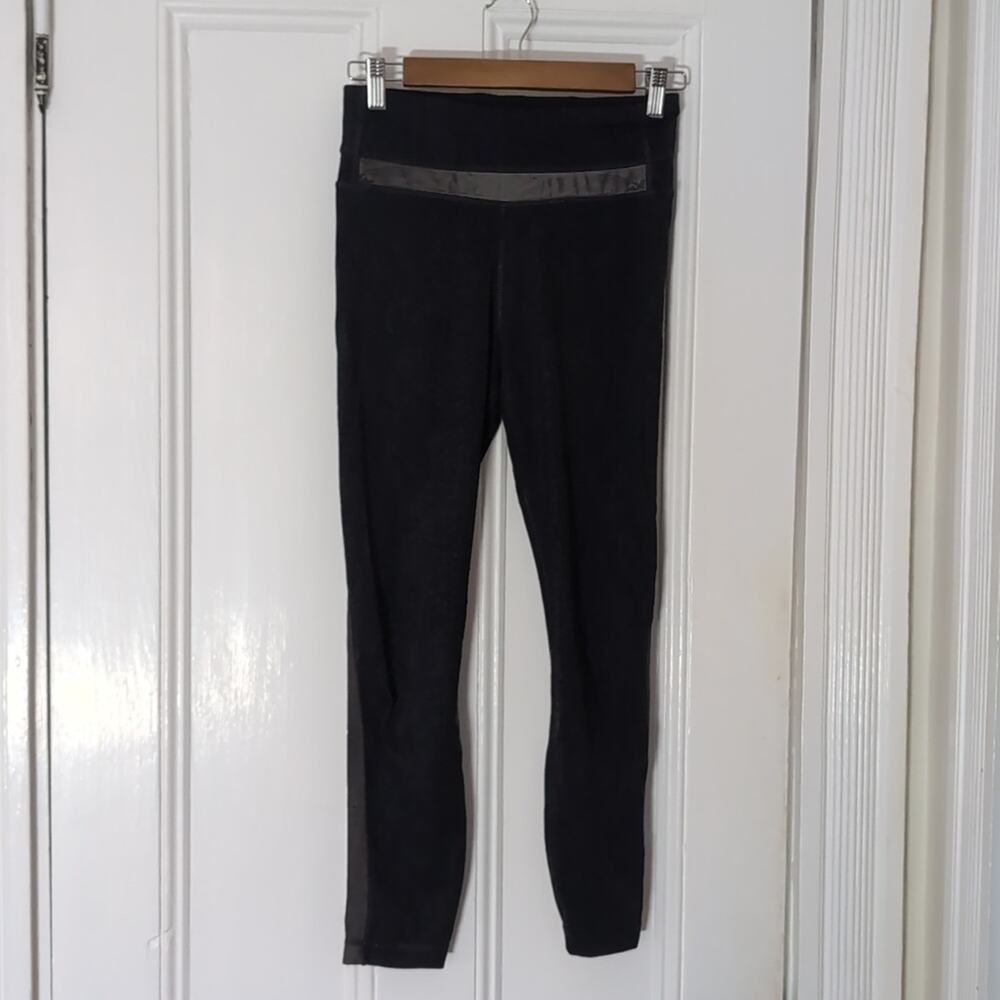 🌙 Lululemon Snake Reflective Leggings